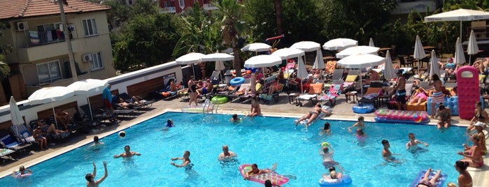 Club Viva Hotel is one of Melis'in Beğendiği Mekanlar.