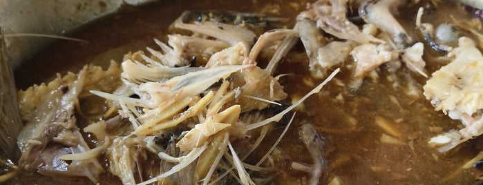 Restoran R Cheng Fei Zhou Yu Wantan Mee (亚菁非洲鱼云吞面) is one of fav eating and drinking places.