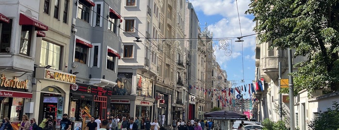 Katip Mustafa Çelebi is one of İstanbul Mahalle.
