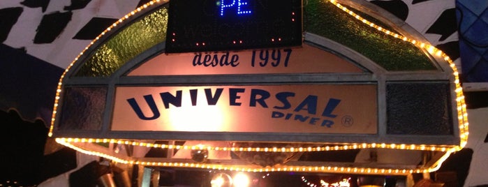 Universal Diner is one of Top restaurantes BSB 2015.
