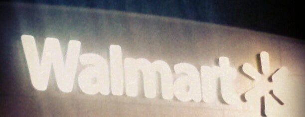 Walmart Supercenter is one of สถานที่ที่ Lizzie ถูกใจ.