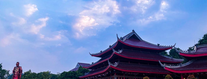 Sam Poo Kong Temple (Zheng He Temple) is one of Lugares favoritos de Mario.