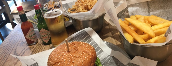 Ribs & Burgers is one of Lugares favoritos de Gianluca.