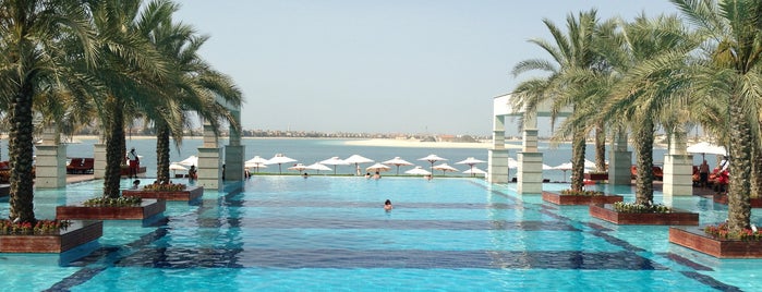 Jumeirah Zabeel Saray Autumn's Lounge is one of Cafes.