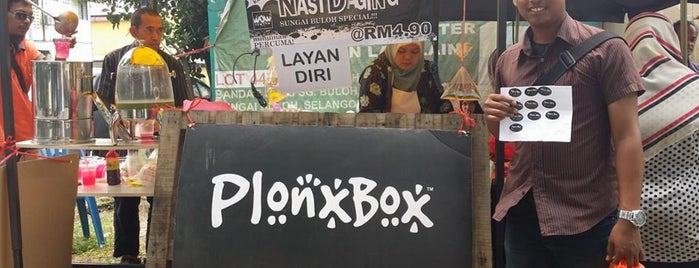 Plonxbox is one of Makan2.
