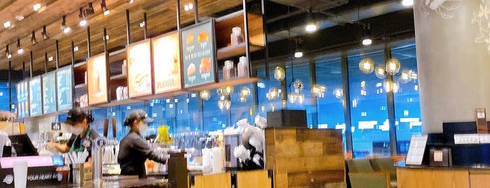 Starbucks is one of Lugares favoritos de Jae Eun.