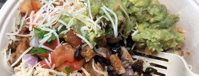 Qdoba Mexican Eats is one of Lugares favoritos de Josh.