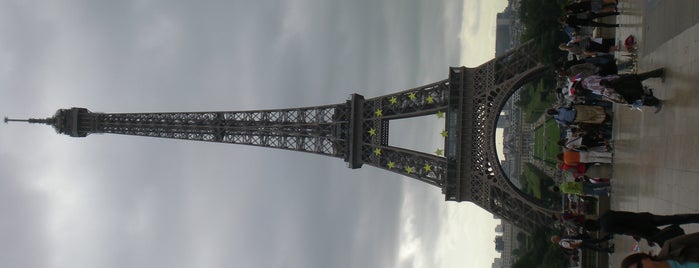 Menara Eiffel is one of Luoghi frequentati.