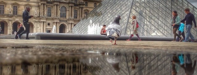 Pyramide du Louvre is one of Incontournable de Paris.