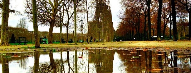 シャン・ド・マルス公園 is one of Paris.