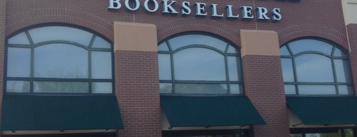 Barnes & Noble is one of Tempat yang Disukai Mo.