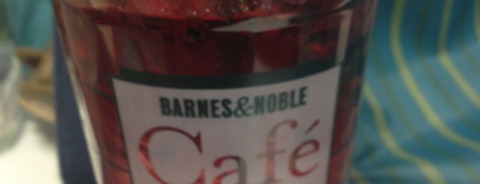Barnes & Noble Cafe is one of Lieux qui ont plu à Mo.