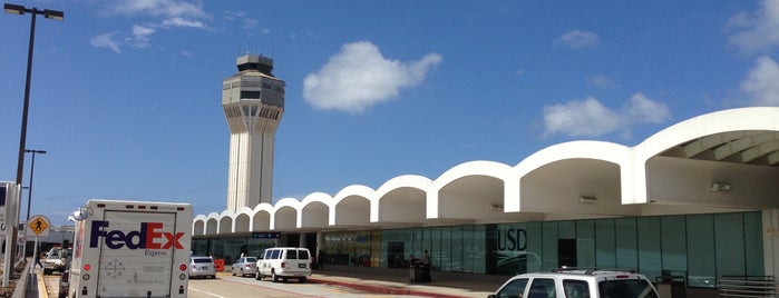 Luis Muñoz Marín International Airport (SJU) is one of สถานที่ที่ Alejandro ถูกใจ.