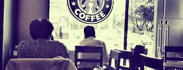 Starbucks is one of Tempat yang Disukai Woo.