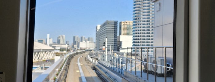 Ariake Station (U12) is one of Lieux qui ont plu à Vee.