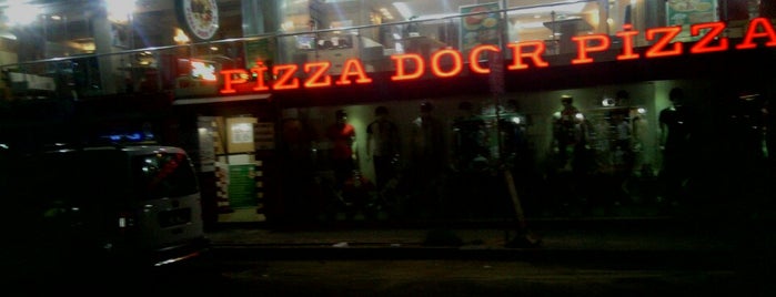 Pizza Door Pizza is one of Locais curtidos por Buse.