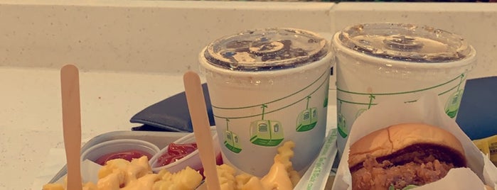 Shake Shack is one of Lieux qui ont plu à Alejandro.