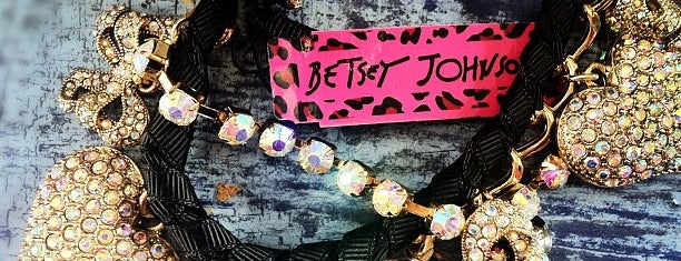 Betsey Johnson is one of Tempat yang Disimpan Al.