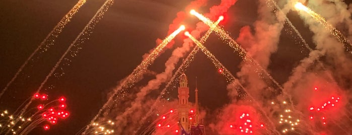 "Disney In The Stars" Fireworks 「星夢奇緣」煙花表演 is one of Hong Kong Disneyland.