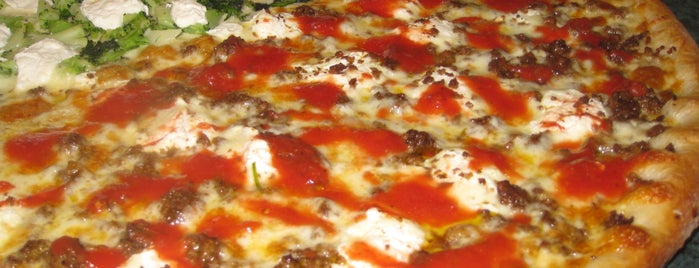 East Village Pizza is one of Tempat yang Disukai Kirill.
