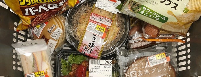 マルエツ プチ 五反田店 is one of Top picks for Food and Drink Shops.