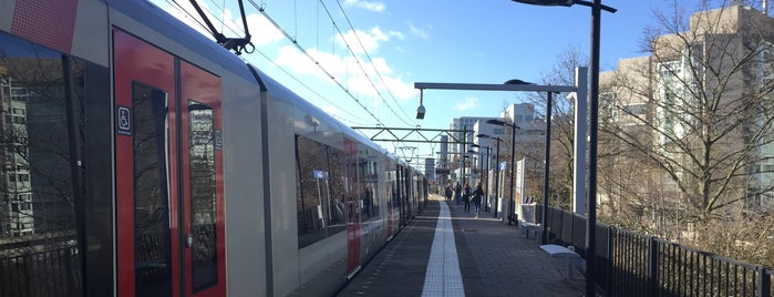 Metrostation Laan van NOI is one of Tram 4.