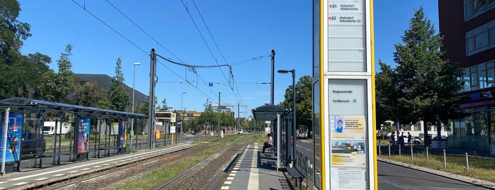 H Magnusstraße is one of Berlin tram line 61.