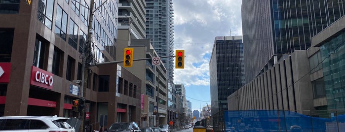 Yonge Eglinton Square is one of Toronto - Neighborhoods & Districts.