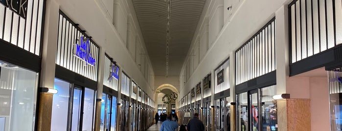 Passage Lemonnier is one of Magasins.