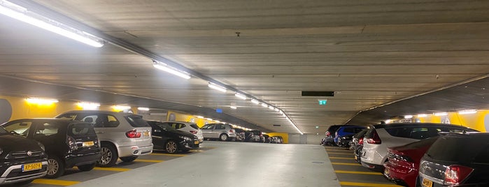 Parkeergarage Arnhem Centraal is one of On the roads.