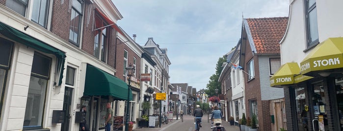Dorpsstraat is one of Winkels.