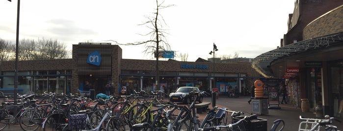 Winkelcentrum Hoog Zandveld is one of Chill places.
