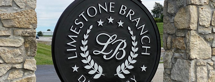 Limestone Branch Distillery is one of Orte, die Kat gefallen.