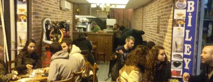 Okkalı Kahve is one of Cafés Istanbul.