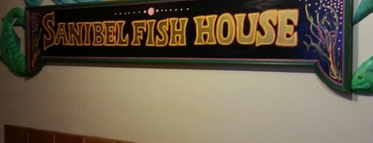 Sanibel Fish House (@SanibelFishHouse) is one of Locais curtidos por Andrew.