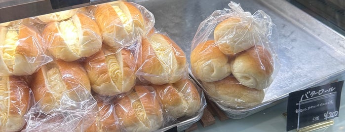 Shiroya Bakery is one of パン.