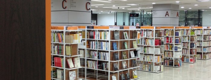 알라딘 중고서점 is one of 알라딘 중고서점 / Aladin Used Bookstore.