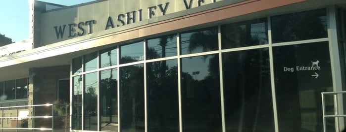 West Ashley Veterinary Clinic is one of Tempat yang Disukai Crystal.