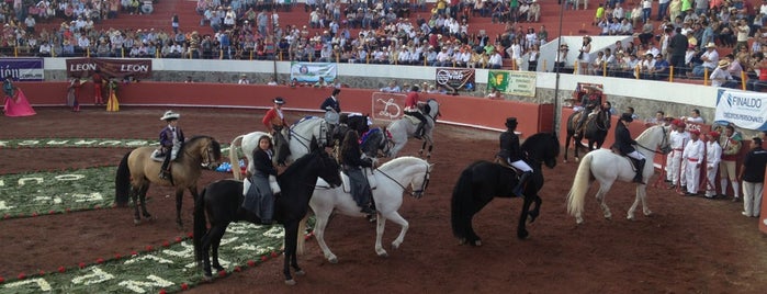 Plaza Monumental De Morelos is one of SoyEliiさんのお気に入りスポット.