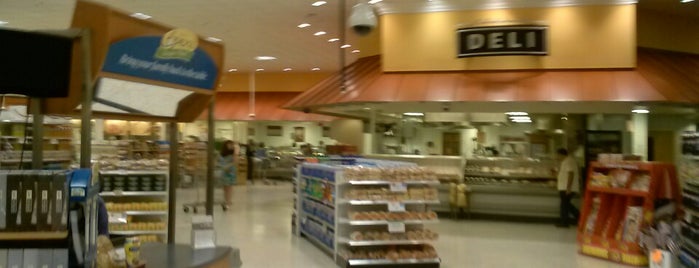 Publix is one of Carl’s Liked Places.