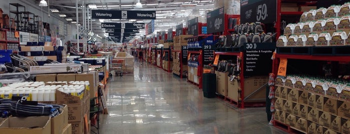 Bunnings Warehouse is one of Lieux qui ont plu à Priscilla.