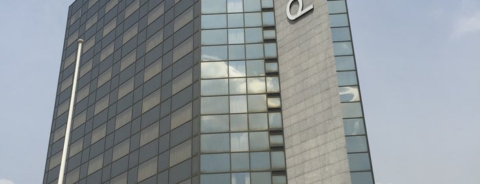 Hotel Pullman Bucharest World Trade Center is one of Soste Alitalia.