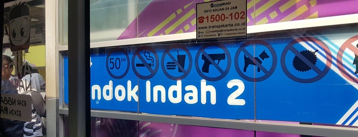 Halte TransJakarta Pondok Indah 2 is one of Locais curtidos por Yohan Gabriel.