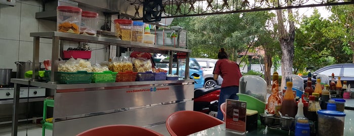 Bakmi Siantar Ko'Fei is one of Jakartans.