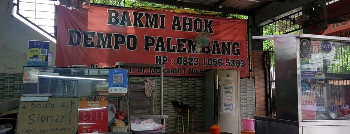 Bakmie Ahok Dempo Palembang is one of Bakmie.