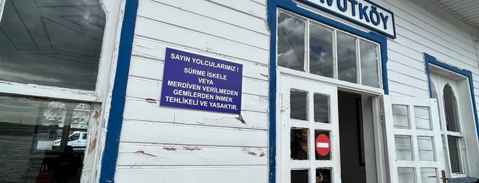 Arnavutköy İskelesi is one of Tempat yang Disukai Selin.