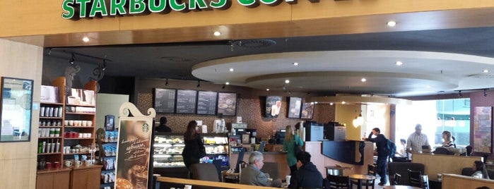 Starbucks is one of Tempat yang Disukai Akhnaton Ihara.