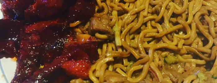 New China Dragon Kitchen is one of Posti che sono piaciuti a Zachary.