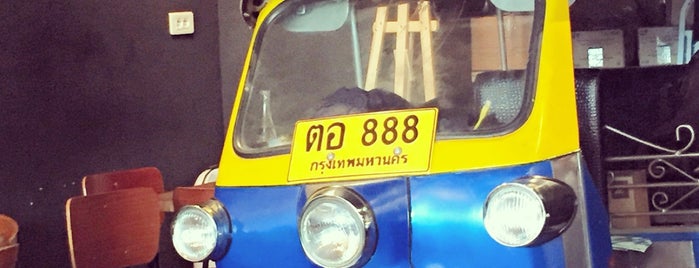 Tuk Tuk Thaï is one of Restos a tester.
