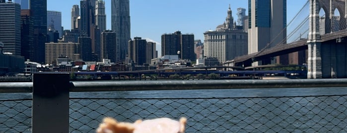Brooklyn Ice Cream Factory is one of Sea Port - Brooklyn Bridge.